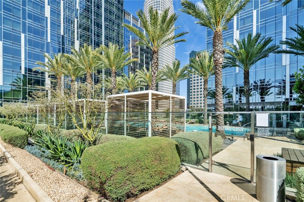 Image 22 of property listing at 877 Francisco St 805, Los Angeles, CA 90017