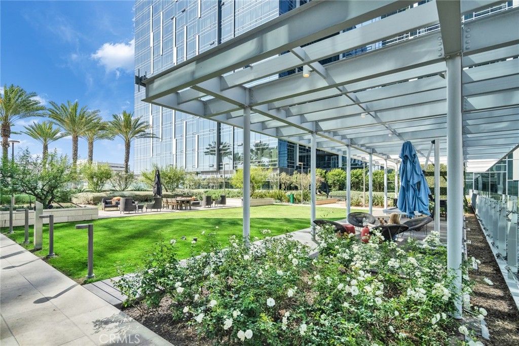 Image 28 of property listing at 877 Francisco St 805, Los Angeles, CA 90017