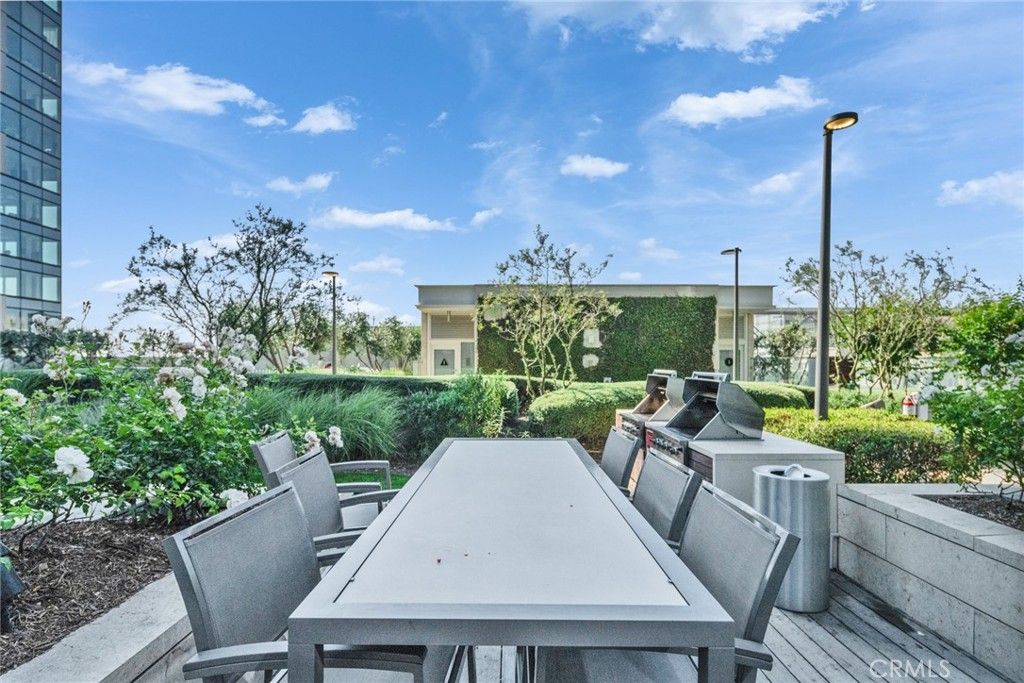 Image 30 of property listing at 877 Francisco St 805, Los Angeles, CA 90017