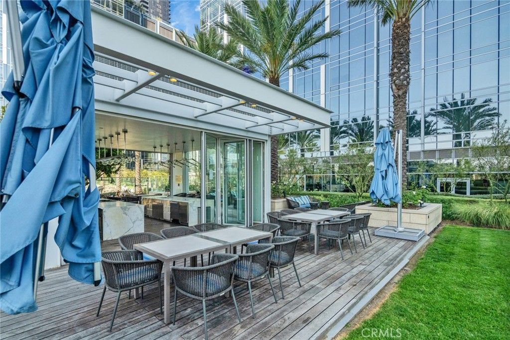 Image 31 of property listing at 877 Francisco St 805, Los Angeles, CA 90017
