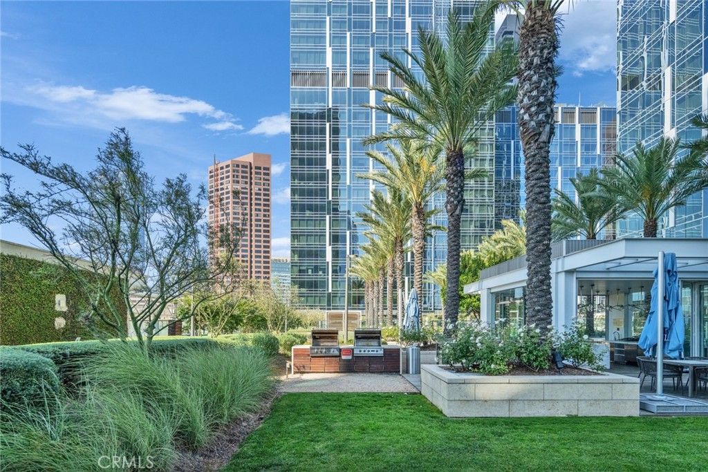 Image 32 of property listing at 877 Francisco St 805, Los Angeles, CA 90017