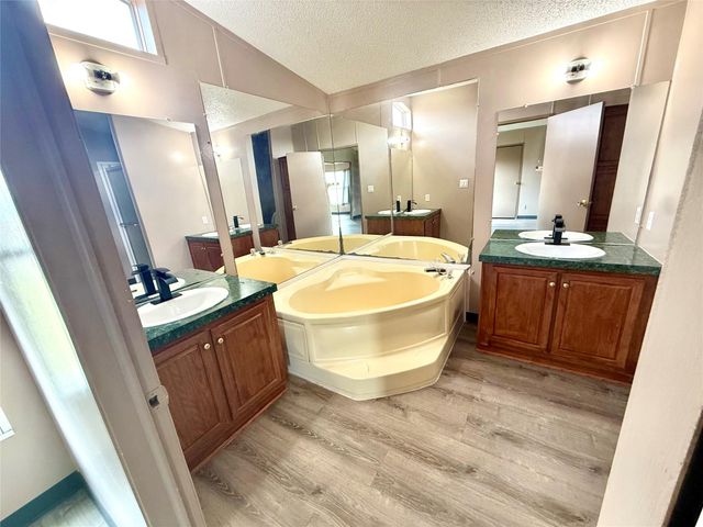 1841 County Road 382, Rosharon, TX 77583