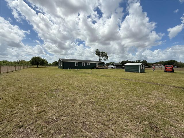 1841 County Road 382, Rosharon, TX 77583