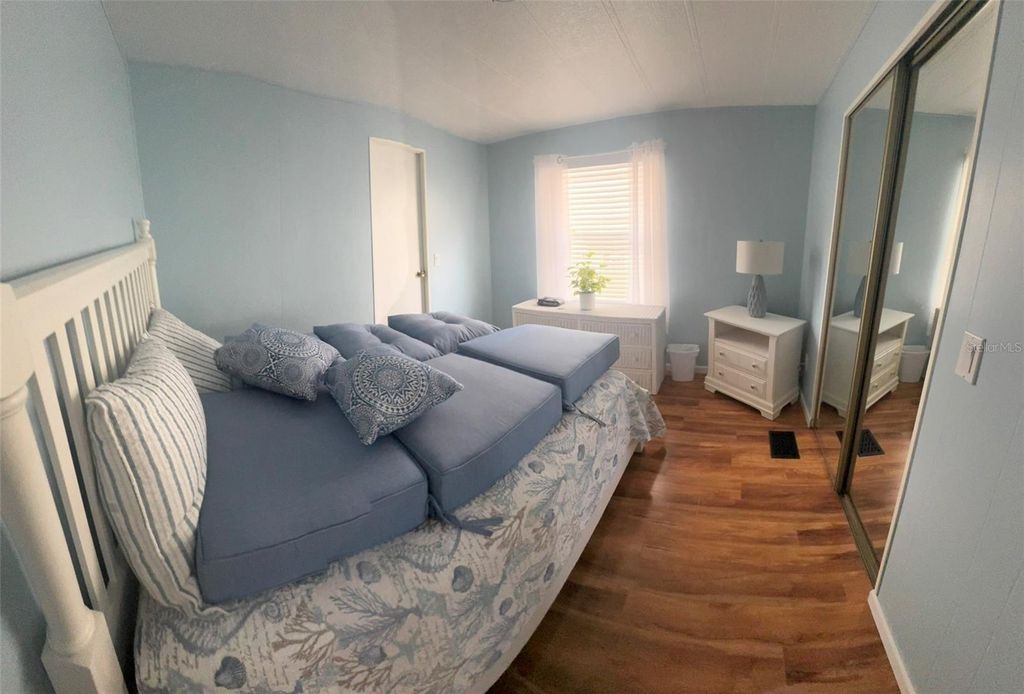 Image 9 of property listing at 3301 ALT 19 254, Dunedin, FL 34698