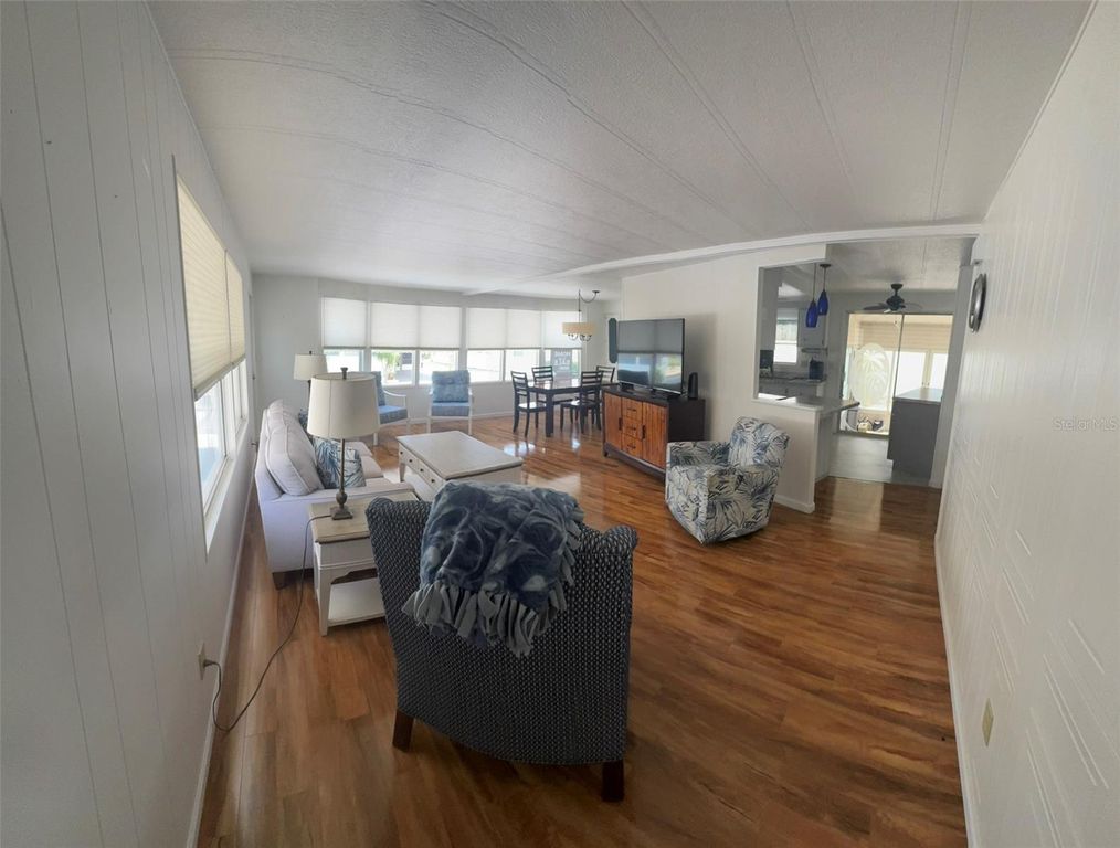 Image 10 of property listing at 3301 ALT 19 254, Dunedin, FL 34698