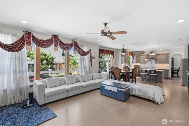 2401 12th Avenue NW, Puyallup, WA 98371