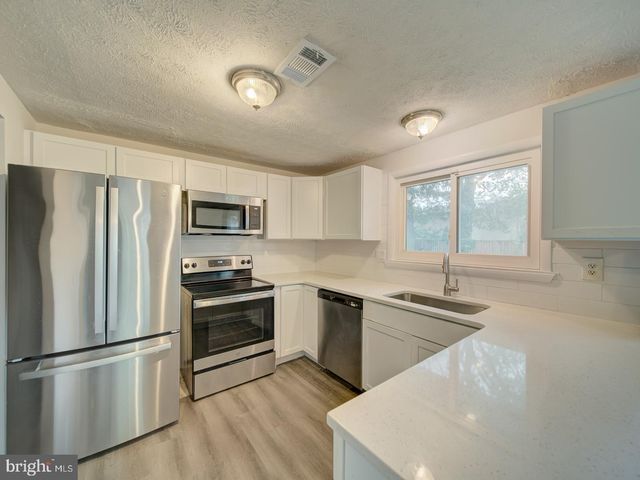 10 BEXHILL CT, Waldorf, MD 20602