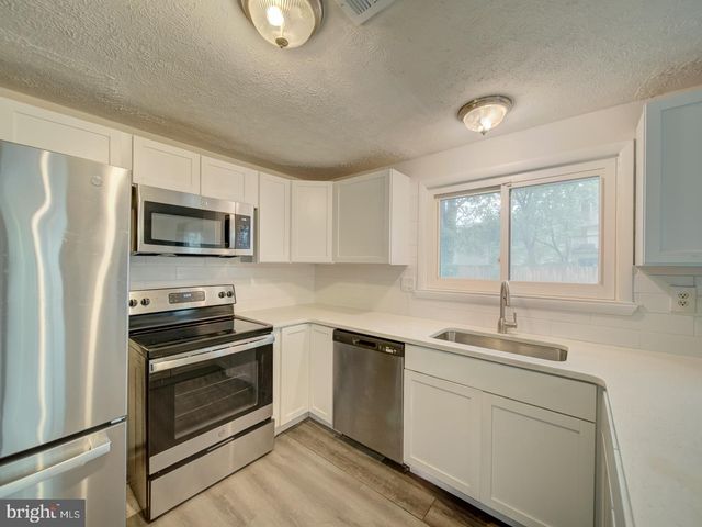 10 BEXHILL CT, Waldorf, MD 20602