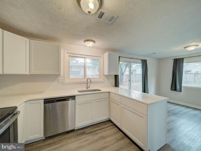 10 BEXHILL CT, Waldorf, MD 20602