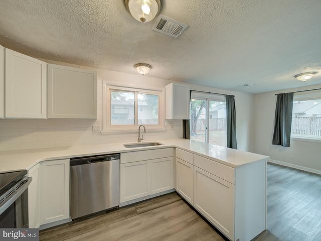 10 BEXHILL CT, Waldorf, MD 20602