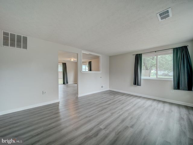 10 BEXHILL CT, Waldorf, MD 20602