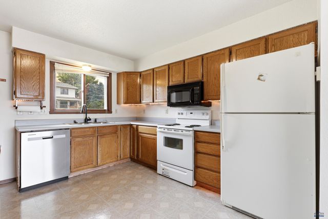 12716 DORIS DR, Black Hawk, SD 57718