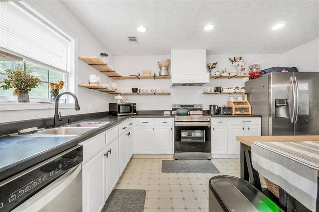 1668 Bennett Drive, Mcdonough, GA 30253