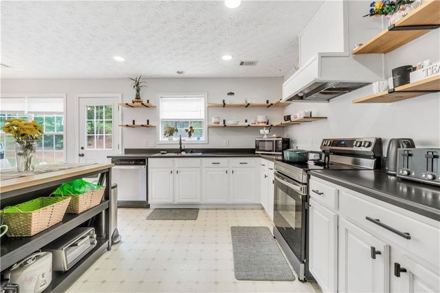 1668 Bennett Drive, Mcdonough, GA 30253