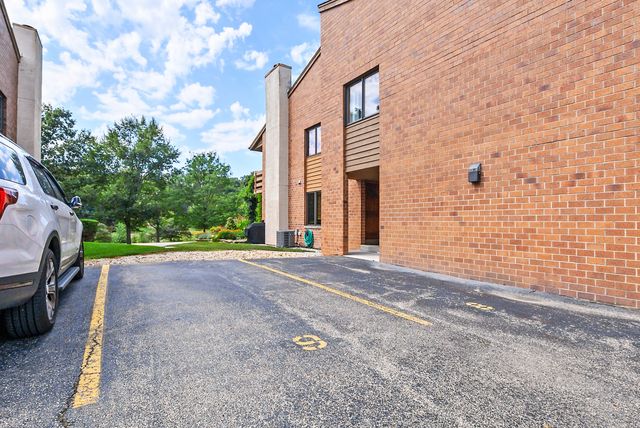 14475 S Ravinia Avenue 9, Orland Park, IL 60462