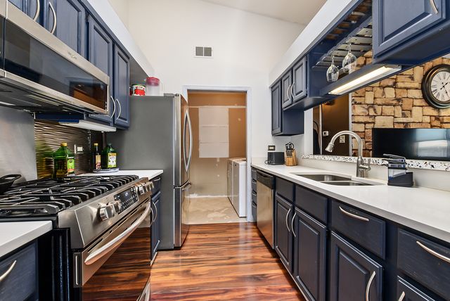 14475 S Ravinia Avenue 9, Orland Park, IL 60462