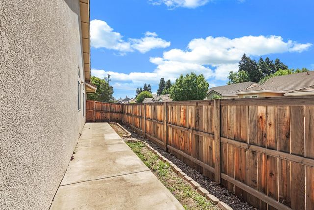 8992 Panamint Ct, Elk Grove, CA 95624