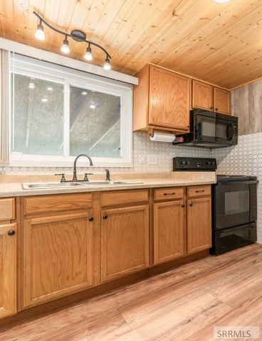 95 N 100 W, Blackfoot, ID 83221