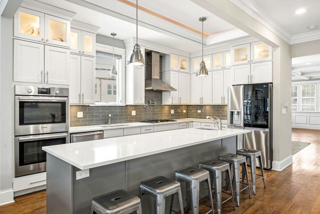 2414 W Berteau Avenue, Chicago, IL 60618
