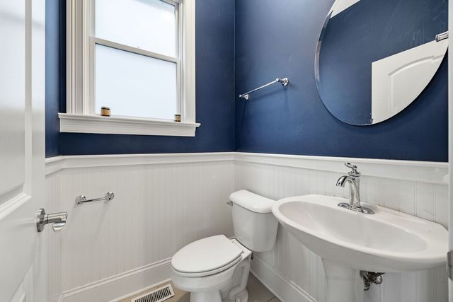 2414 W Berteau Avenue, Chicago, IL 60618