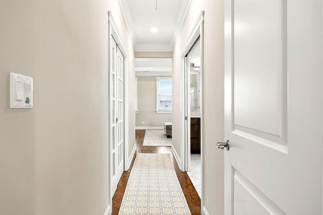 2414 W Berteau Avenue, Chicago, IL 60618