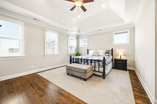 2414 W Berteau Avenue, Chicago, IL 60618