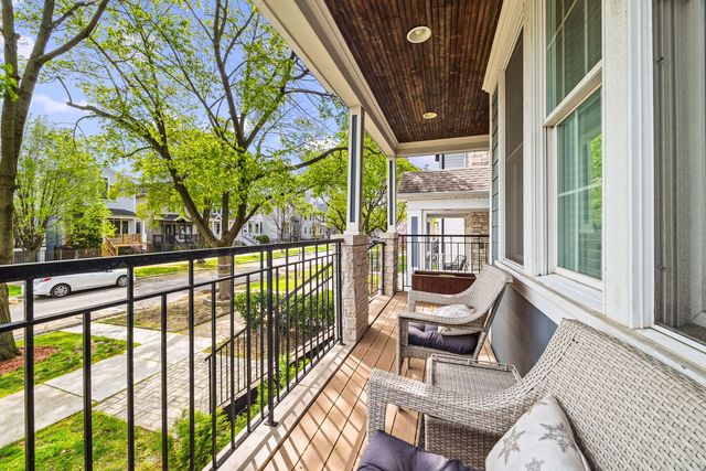 2414 W Berteau Avenue, Chicago, IL 60618