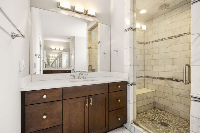 2414 W Berteau Avenue, Chicago, IL 60618