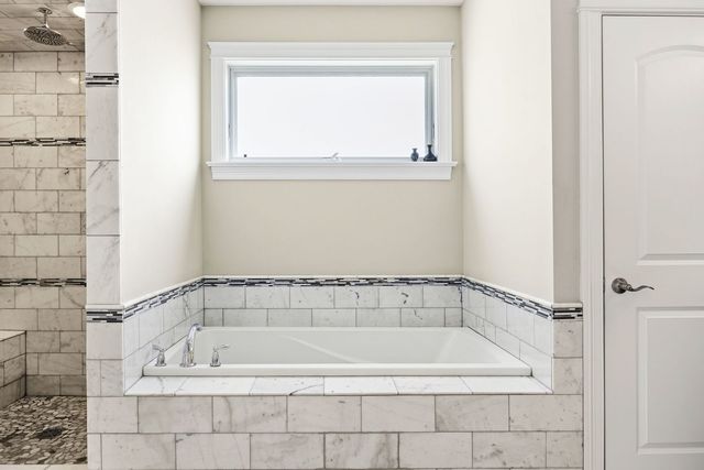 2414 W Berteau Avenue, Chicago, IL 60618