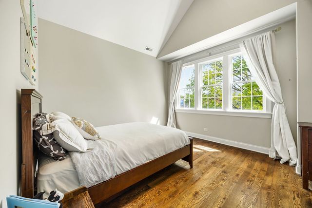 2414 W Berteau Avenue, Chicago, IL 60618