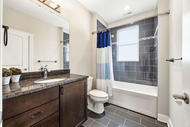 2414 W Berteau Avenue, Chicago, IL 60618