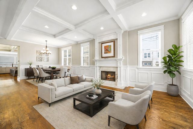 2414 W Berteau Avenue, Chicago, IL 60618