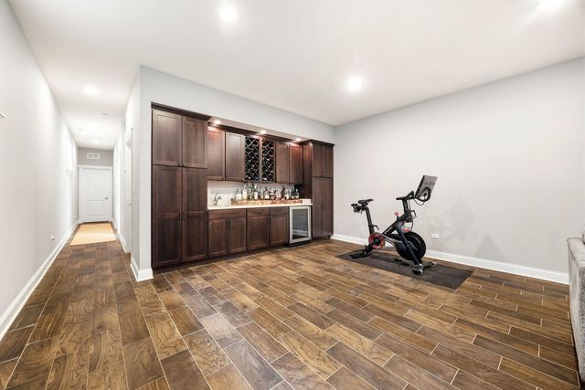 2414 W Berteau Avenue, Chicago, IL 60618