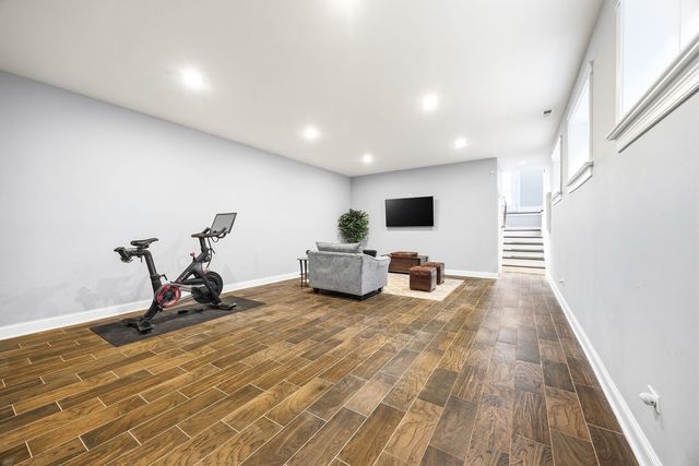 2414 W Berteau Avenue, Chicago, IL 60618