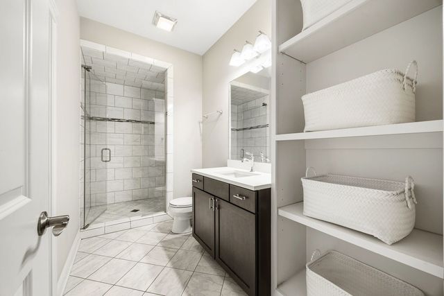 2414 W Berteau Avenue, Chicago, IL 60618