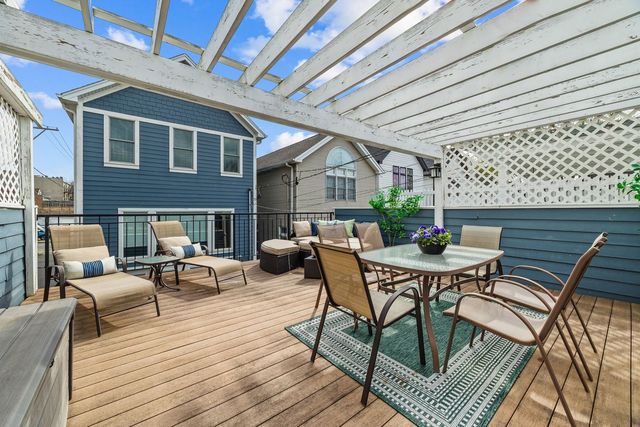 2414 W Berteau Avenue, Chicago, IL 60618