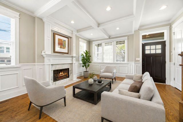 2414 W Berteau Avenue, Chicago, IL 60618