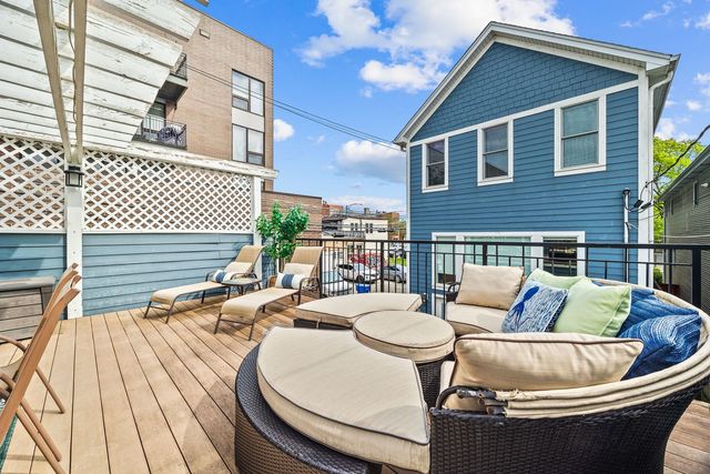 2414 W Berteau Avenue, Chicago, IL 60618
