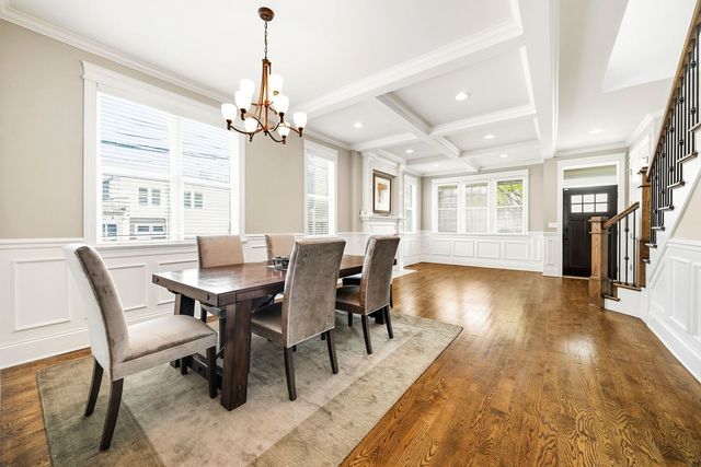 2414 W Berteau Avenue, Chicago, IL 60618