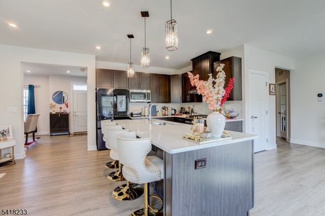 7 Troy Ln, Roxbury Twp., NJ 07850