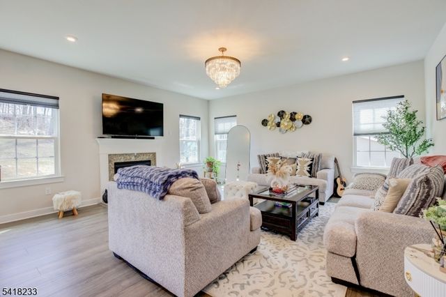 7 Troy Ln, Roxbury Twp., NJ 07850