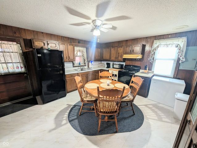 5599 N State Road 9, Hope, IN 47246