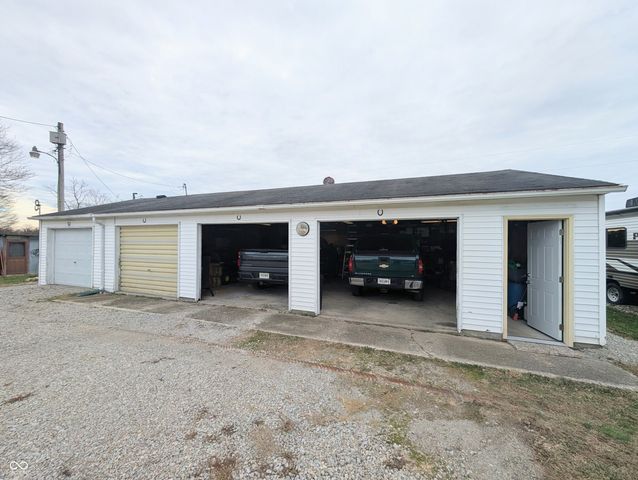 5599 N State Road 9, Hope, IN 47246