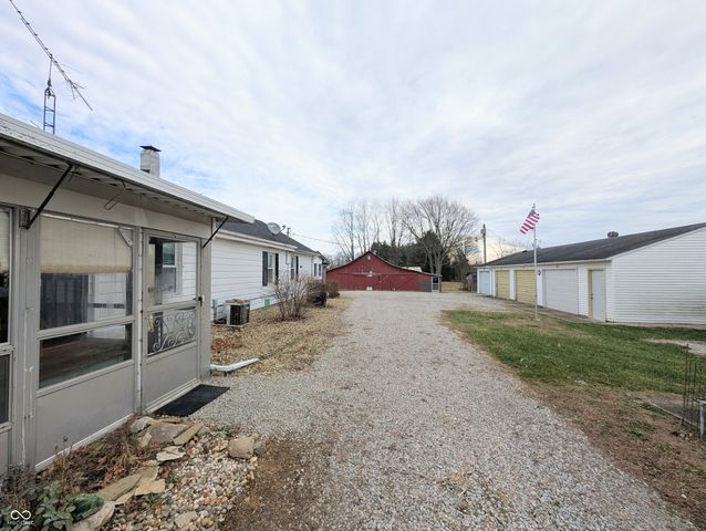 5599 N State Road 9, Hope, IN 47246