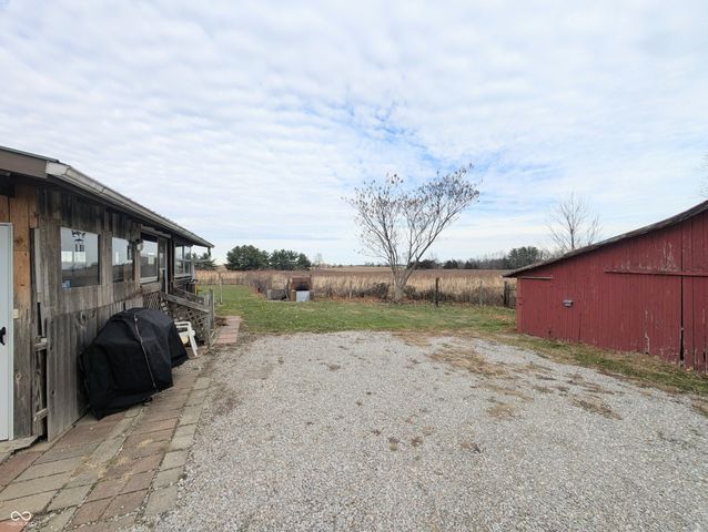 5599 N State Road 9, Hope, IN 47246