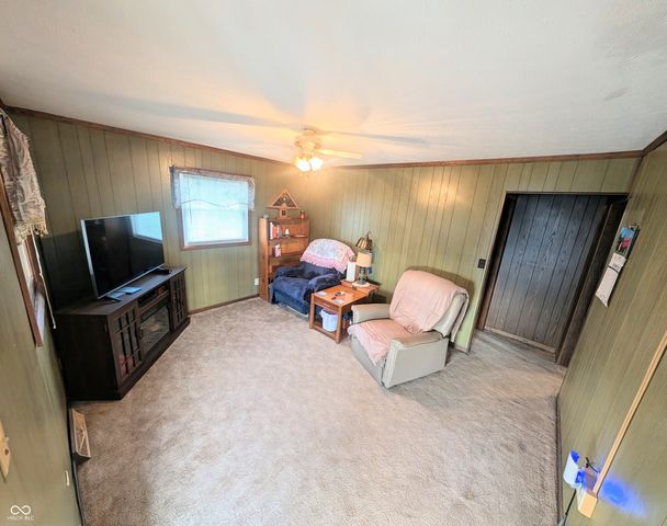5599 N State Road 9, Hope, IN 47246