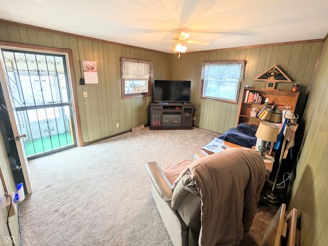 5599 N State Road 9, Hope, IN 47246