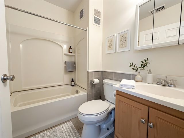 11 Vancouver St 3, Boston, MA 02115