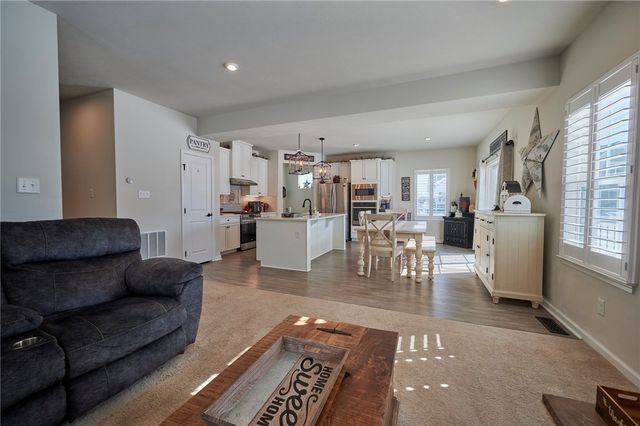 138 Twin Oaks Dr, Buffalo Twp, PA 16055