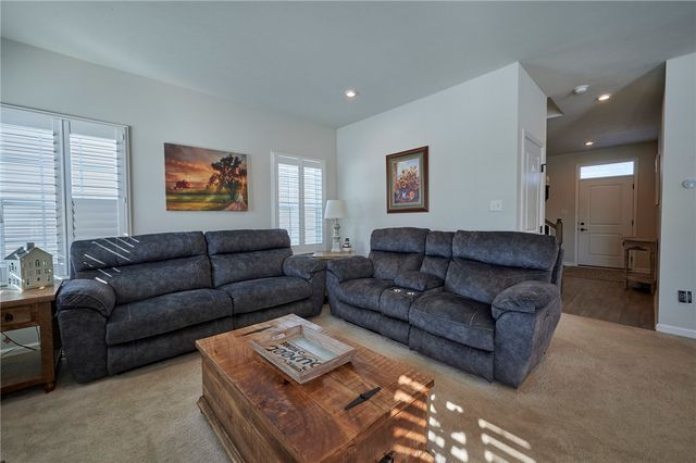 138 Twin Oaks Dr, Buffalo Twp, PA 16055